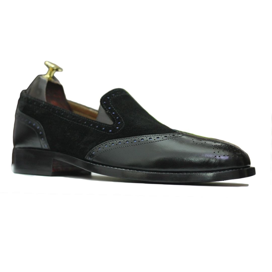 Top View – Top view of Men’s Handmade Black Moccasin Loafers, showcasing the intricate fringe detailing and leather craftsmanship for a polished look.

