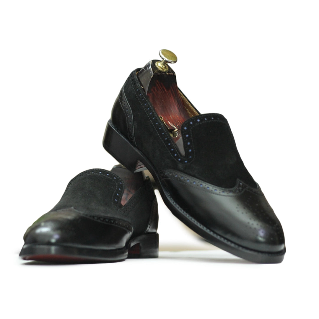 Front View – Handmade Men’s Black Moccasin Loafers, featuring a split toe design with black and white fringe details for a sleek, formal look.


