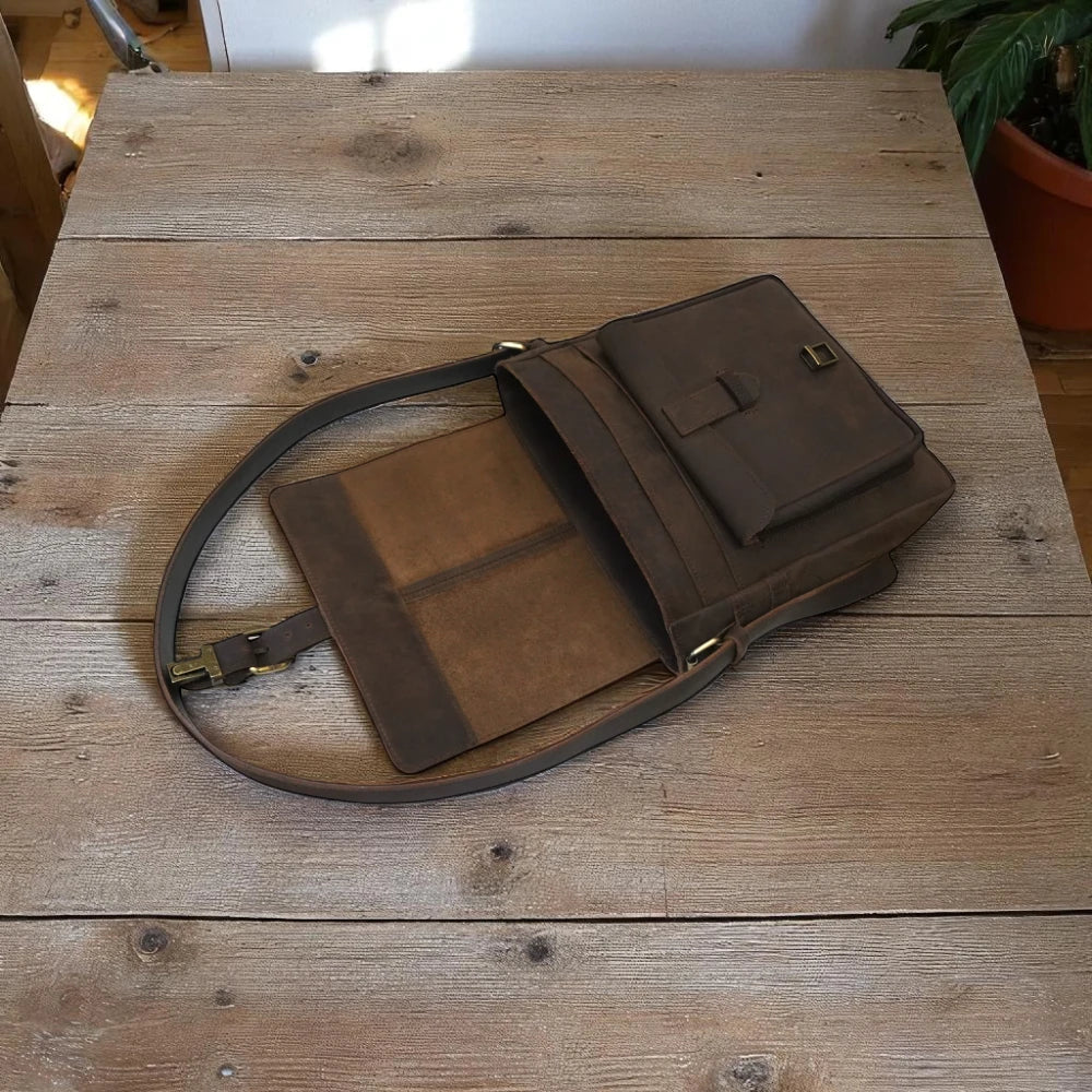 inside pocket– Side profile showing bag depth and strap attachment

