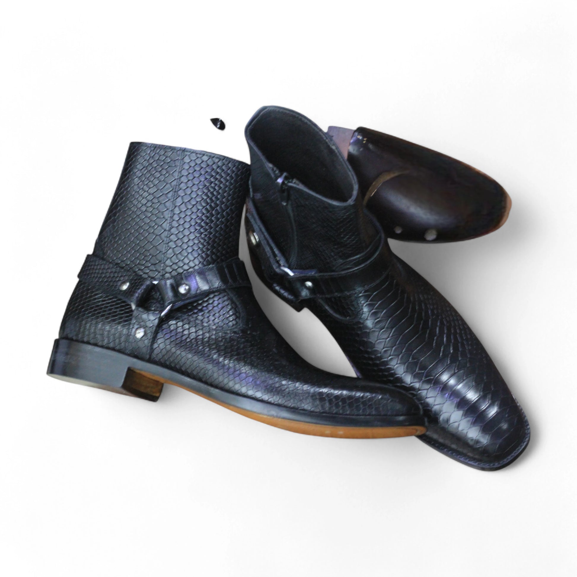Close-Up Texture – Close-up of Python Textured Genuine Leather on Handmade Men’s Buckle Boots, premium craftsmanship and fine detailing.
Harness Boots