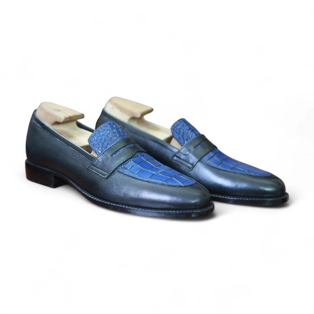 Front View – Men’s Alligator Leather Penny Loafers, handcrafted with premium alligator leather for a rich, elegant look.