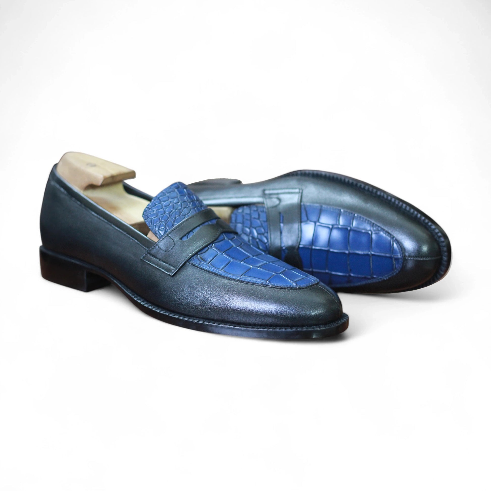 Lining View – Soft leather lining of Men’s Alligator Leather Penny Loafers, enhancing breathability and comfort for all-day wear.