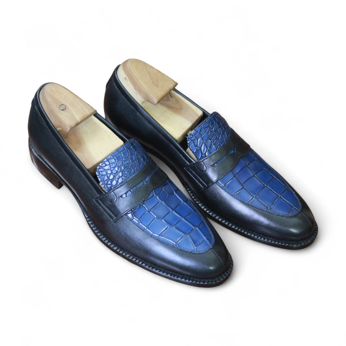 Front View – Men’s Alligator Leather Penny Loafers, handcrafted with premium alligator leather for a rich, elegant look.