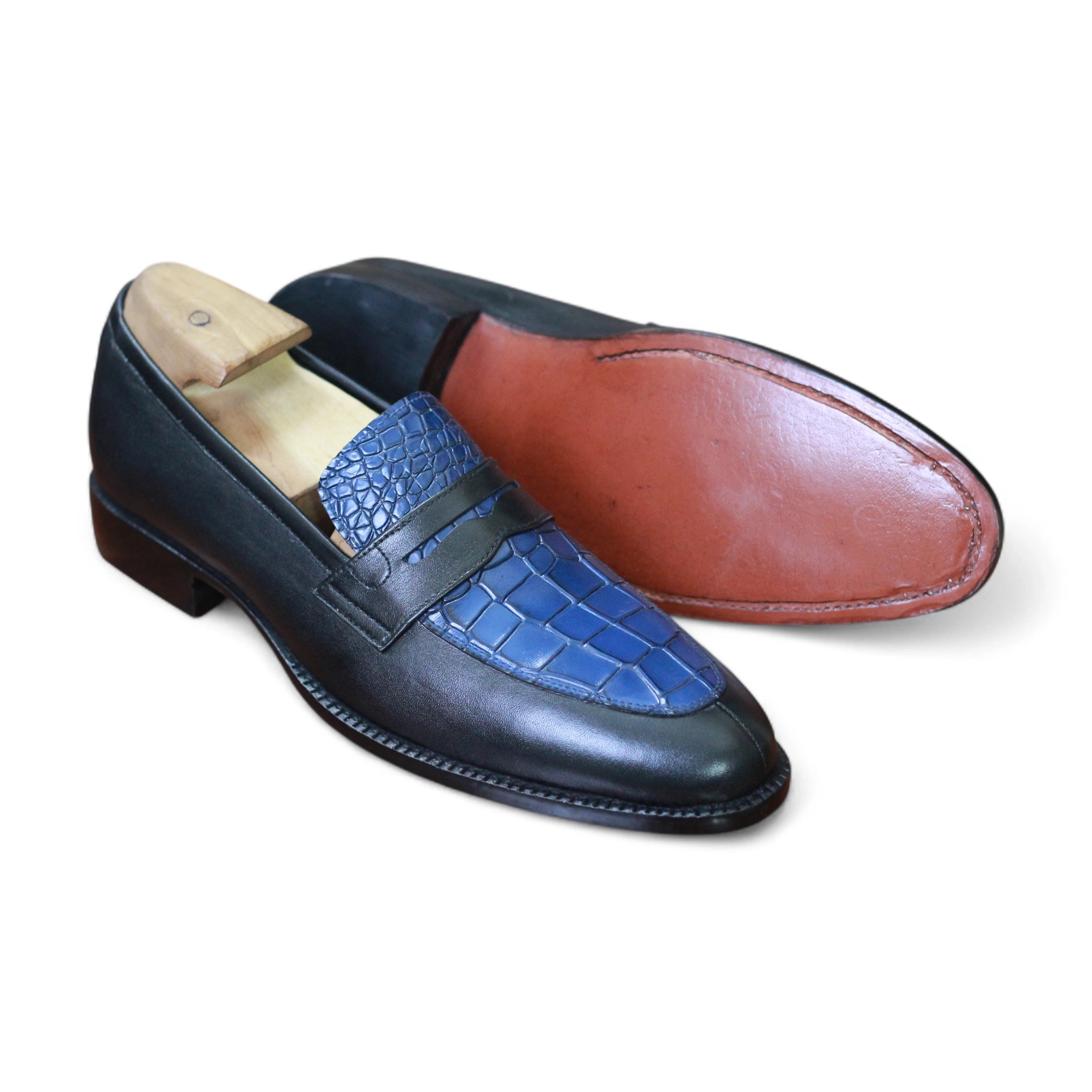 Leather Sole View – Durable leather sole of Men’s Alligator Leather Penny Loafers, designed for long-lasting comfort and wear.
