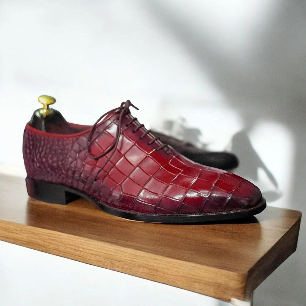 Men's Alligator Print Whole Cut Shoes featuring a luxurious design and premium materials.
