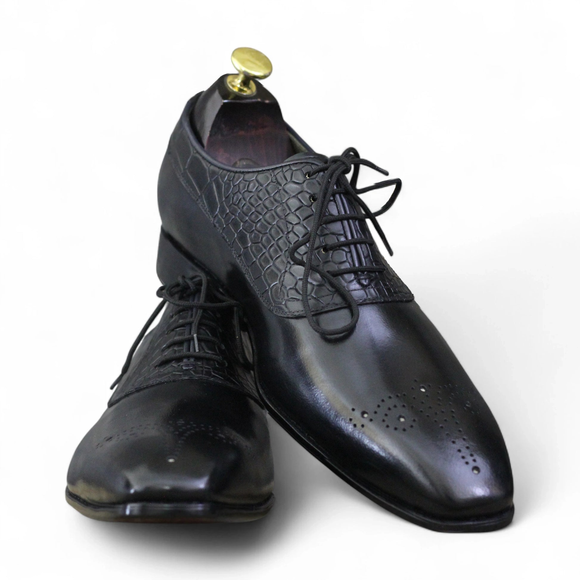 Lace-Up Detail – Close-up of the lace-up closure on Handmade Black Alligator Oxfords, ensuring a secure and stylish fit.