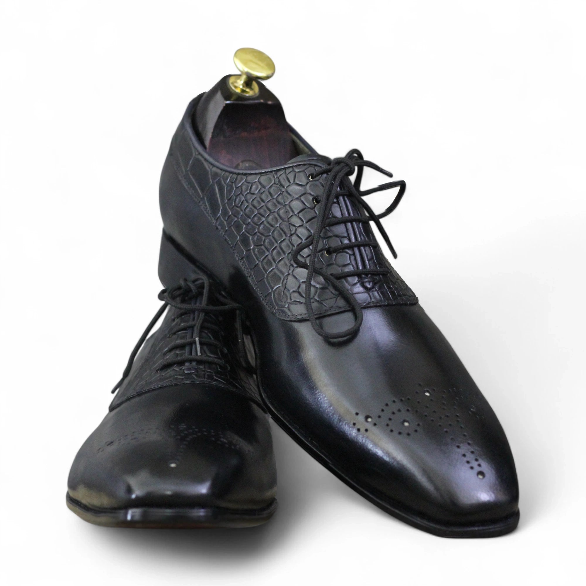 Lace-Up Detail – Close-up of the lace-up closure on Handmade Black Alligator Oxfords, ensuring a secure and stylish fit.