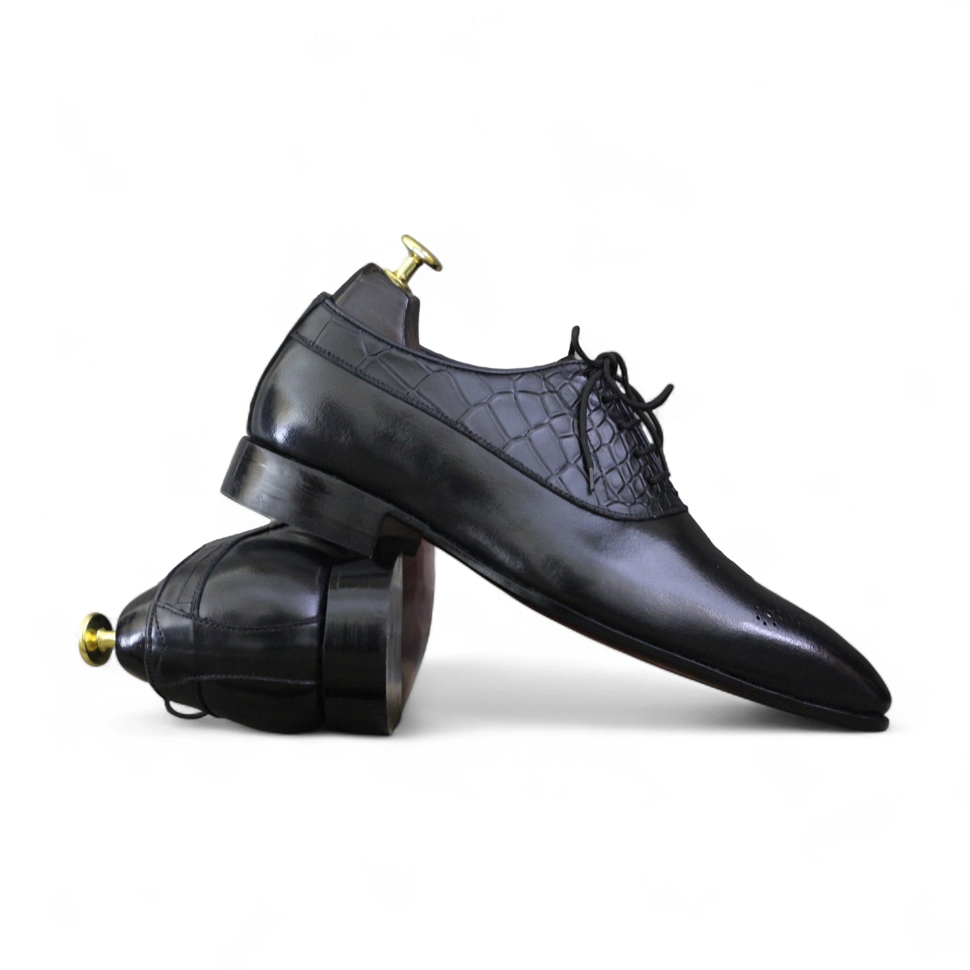 Heel View – Rear view of Handmade Black Alligator Oxfords, showcasing the refined leather finish and elegant craftsmanship.
