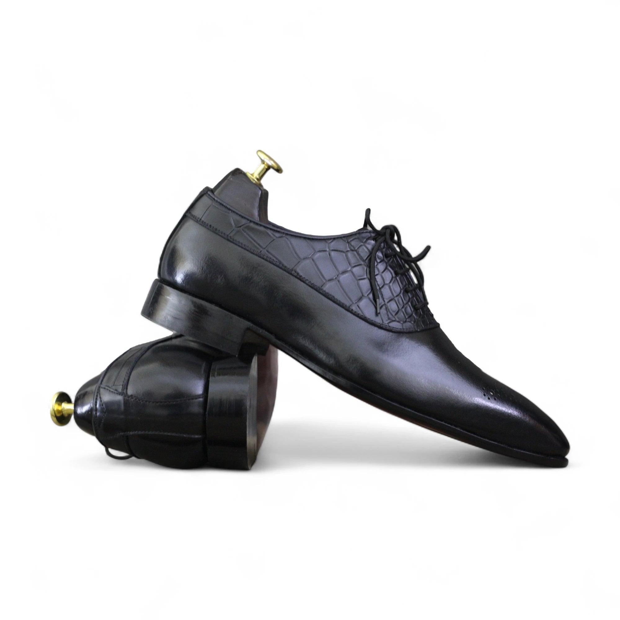 Heel View – Rear view of Handmade Black Alligator Oxfords, showcasing the refined leather finish and elegant craftsmanship.
