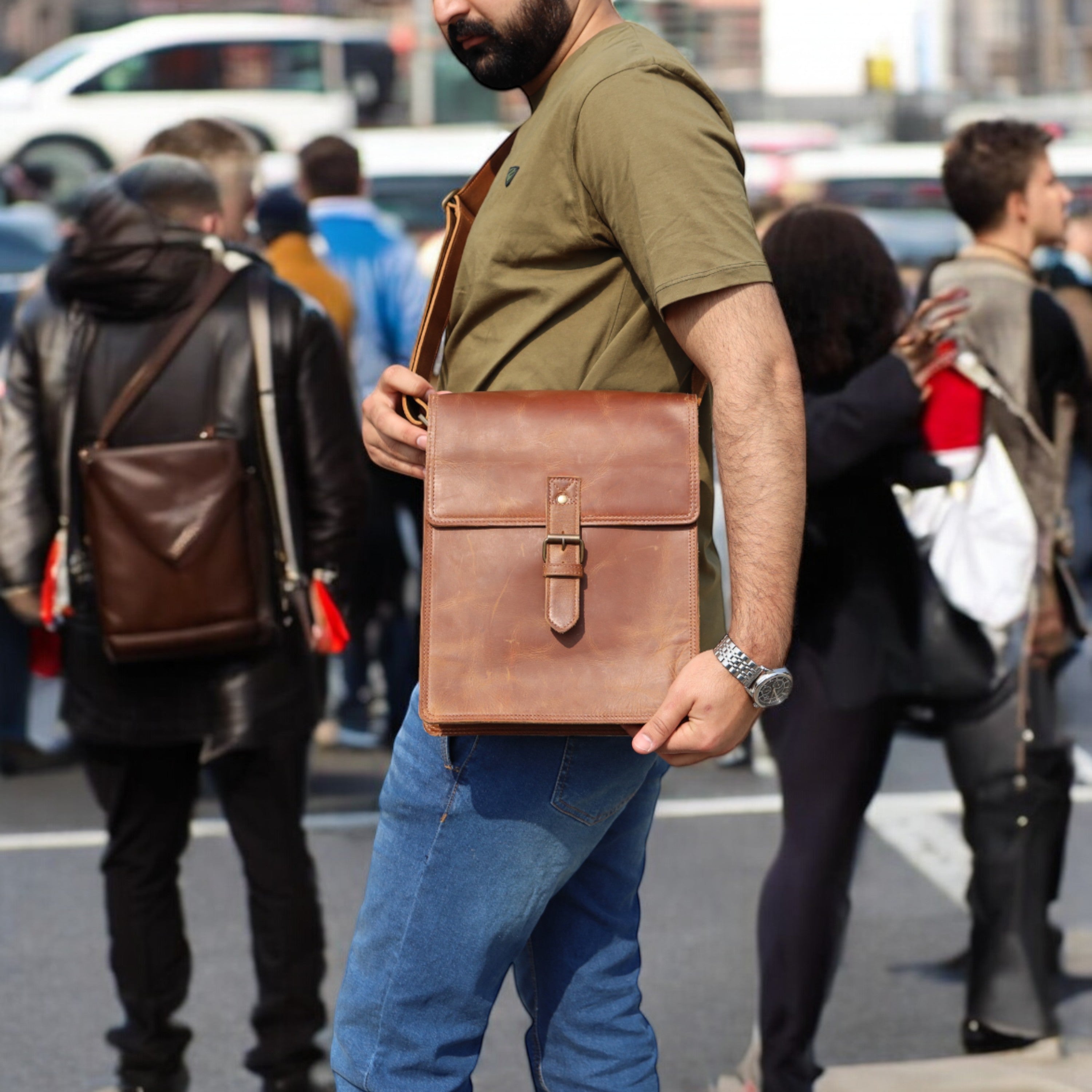 Adjustable shoulder strap with reinforced leather ends

