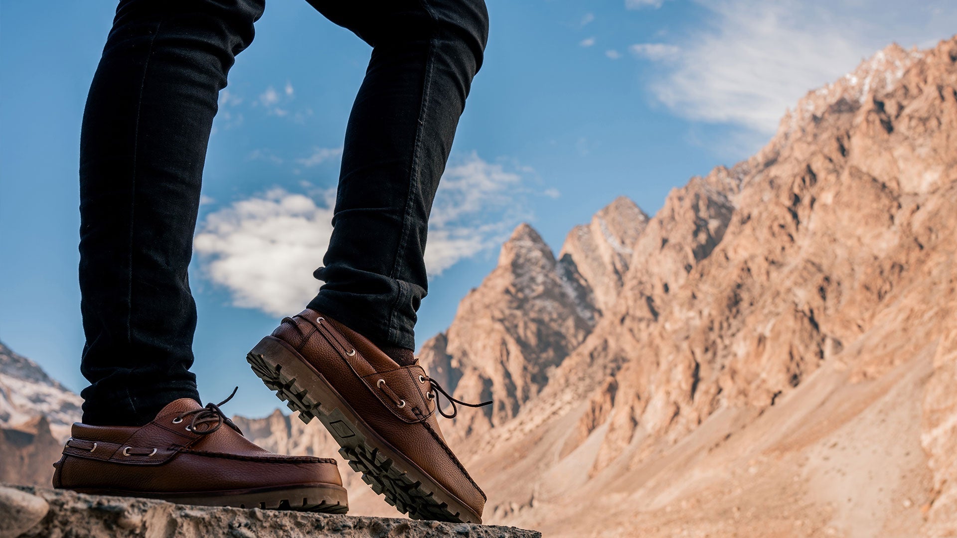 Men's leather loafer shoes featuring a classic, slip-on design with smooth, high-quality leather, offering both comfort and elegance for casual or formal occasions1621243260e1af0c20-1