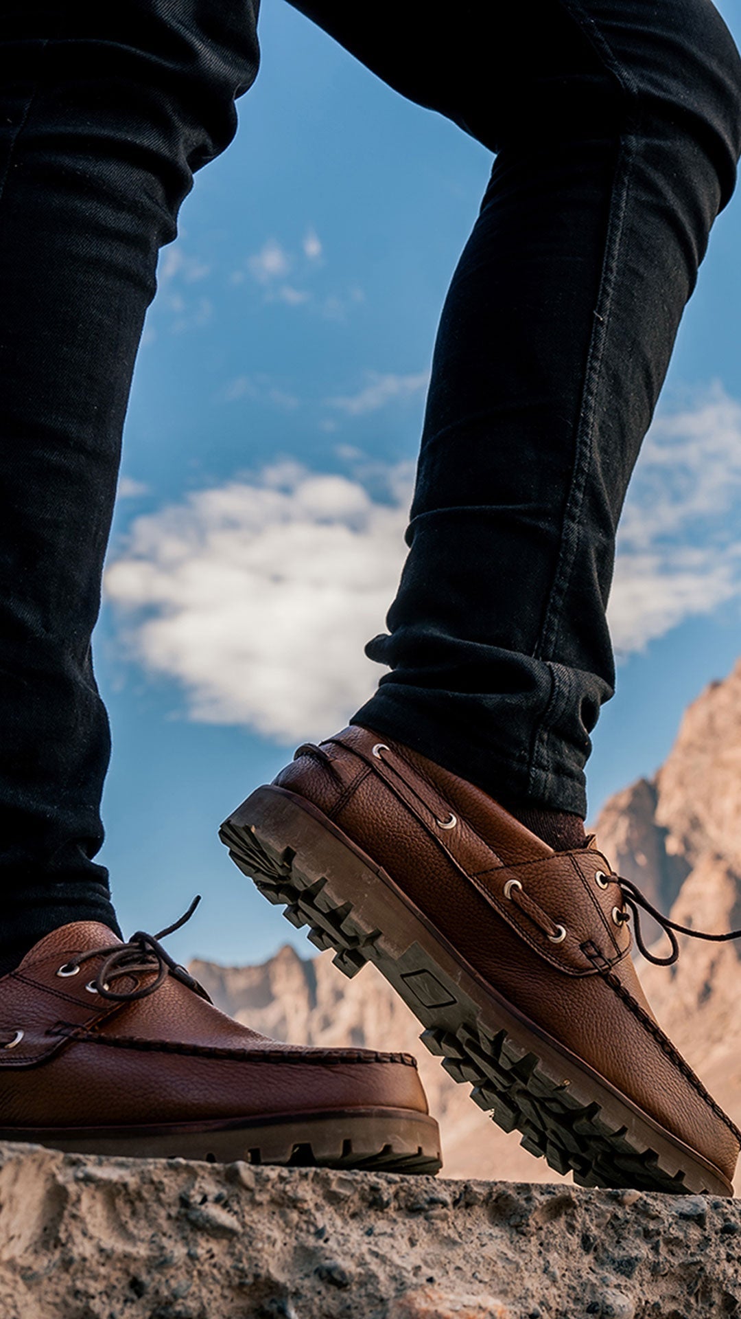 Men's leather loafer shoes featuring a classic, slip-on design with smooth, high-quality leather, offering both comfort and elegance for casual or formal occasions1621243260e1af0c20-1