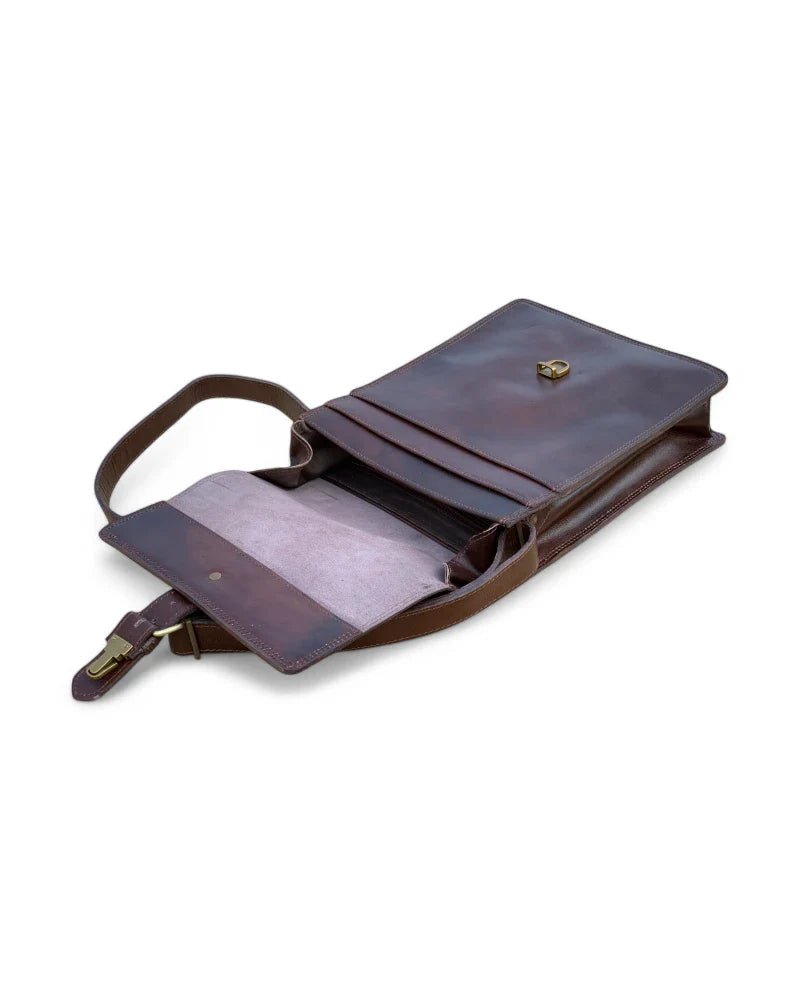 Pocket Close-up – Interior zippered pocket, perfect for securing small valuables like wallets and keys.

