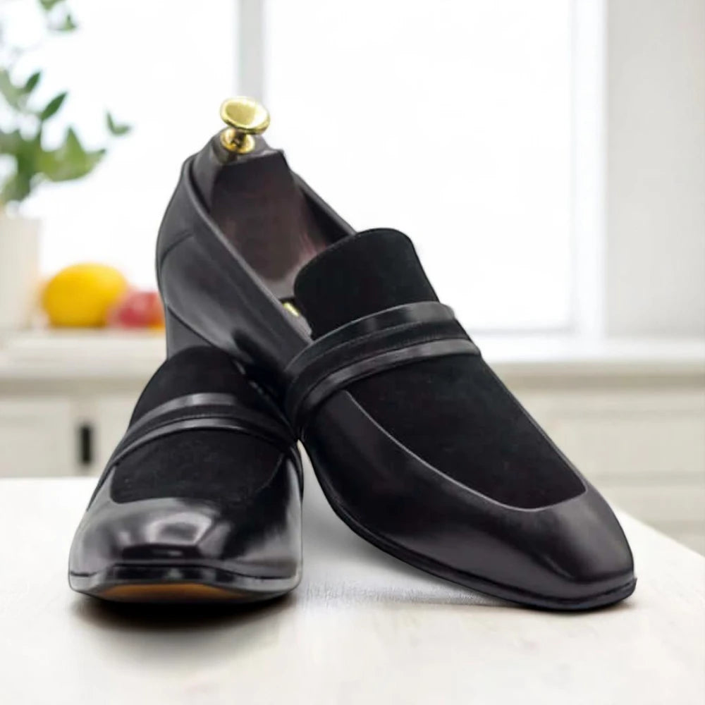 Comfortable men's slip-on shoes with buffalo leather sole

