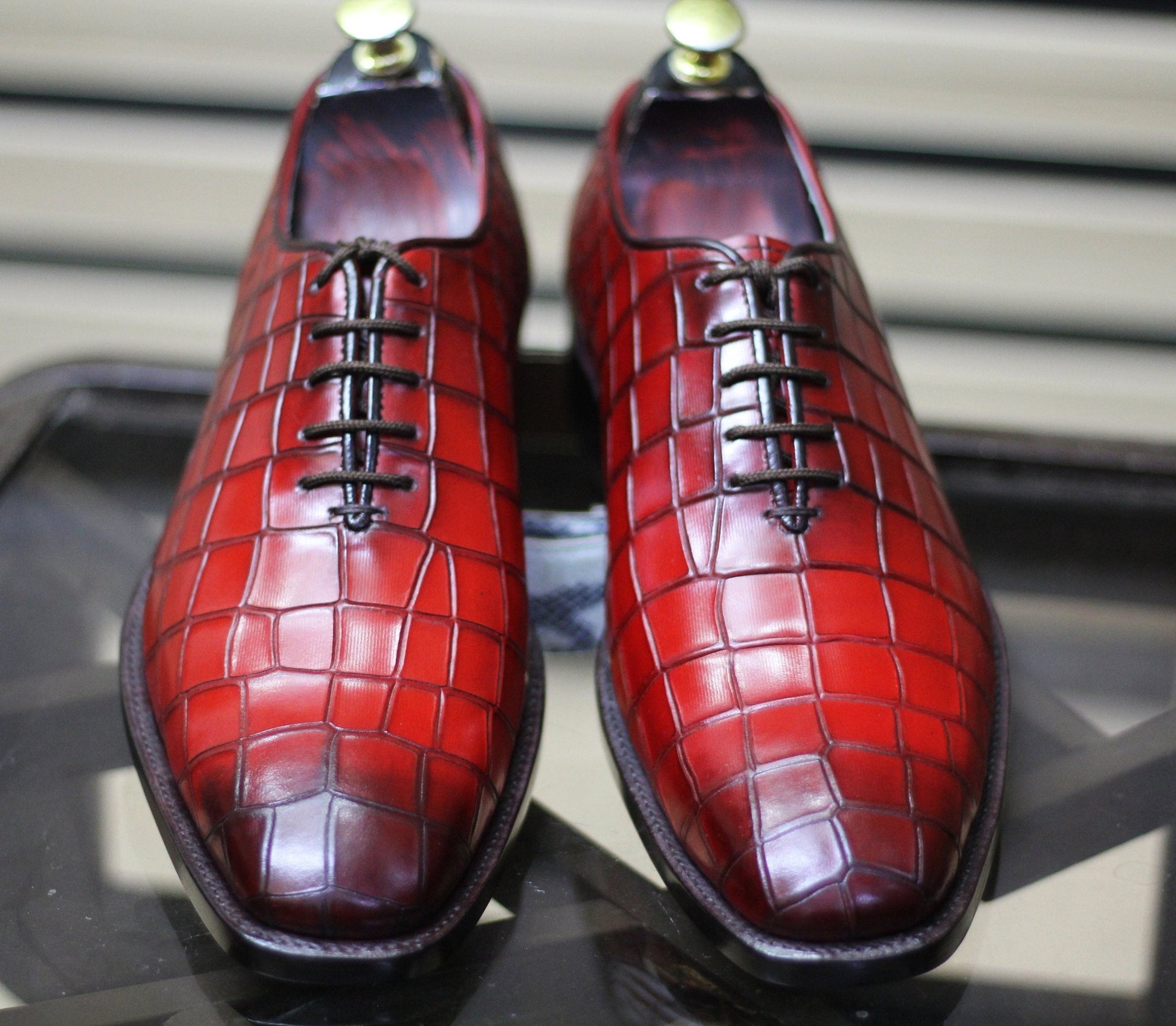 Handmade Men's Alligator Dress Shoes Leather Whole Cut Lace Up Dress Shoes, Alligator Texture Shoes - Posh FootwearShoes