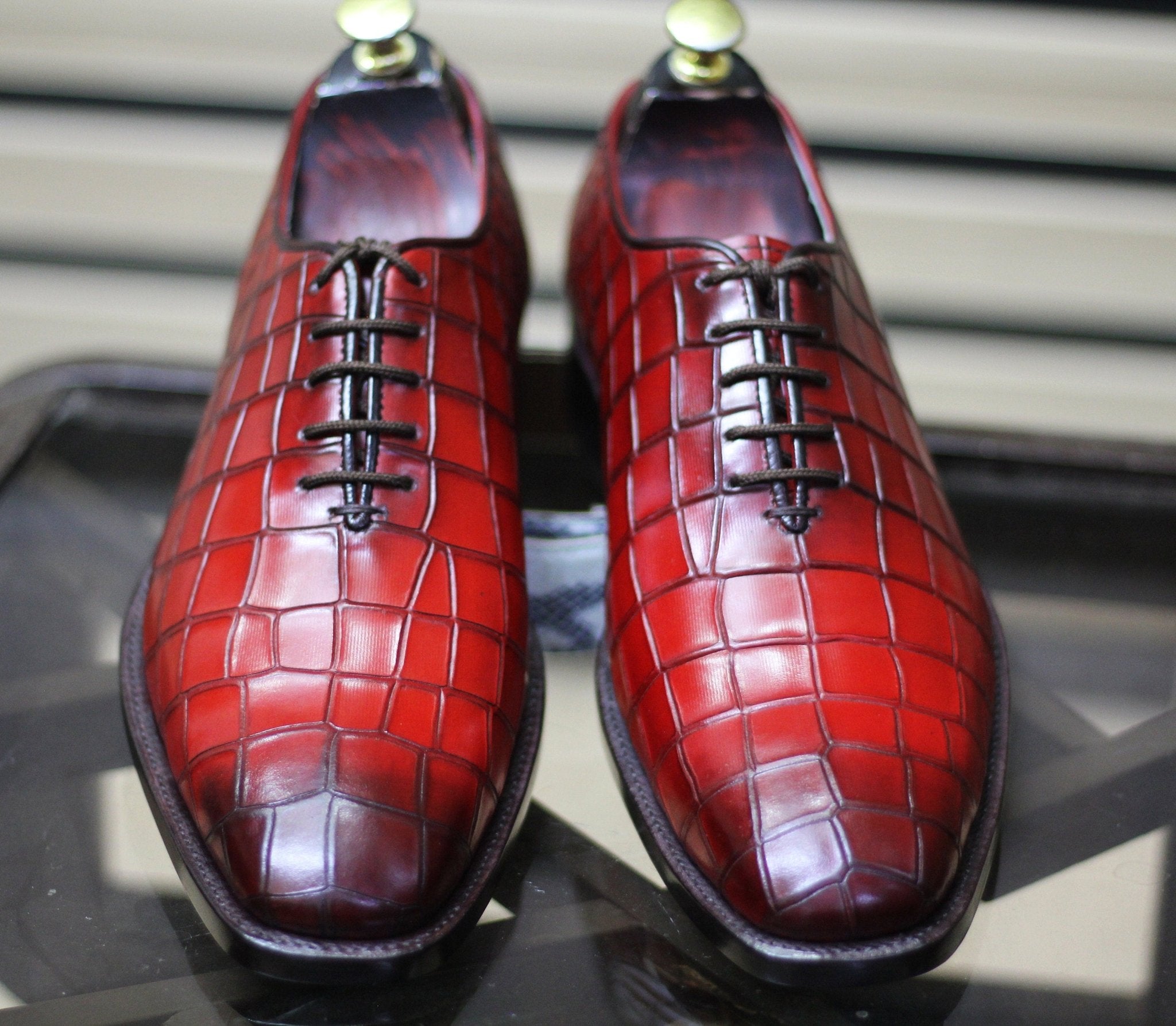 Handmade Men's Alligator Dress Shoes Leather Whole Cut Lace Up Dress Shoes, Alligator Texture Shoes - Posh FootwearShoes