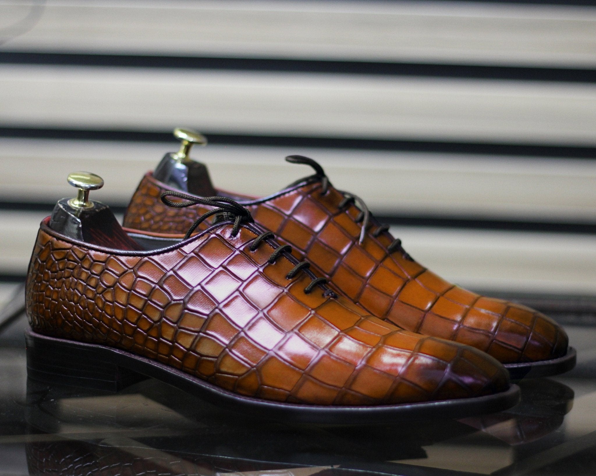 Handmade Men's Alligator Dress Shoes Leather Whole Cut Lace Up Dress Shoes, Alligator Texture Shoes - Posh FootwearShoes