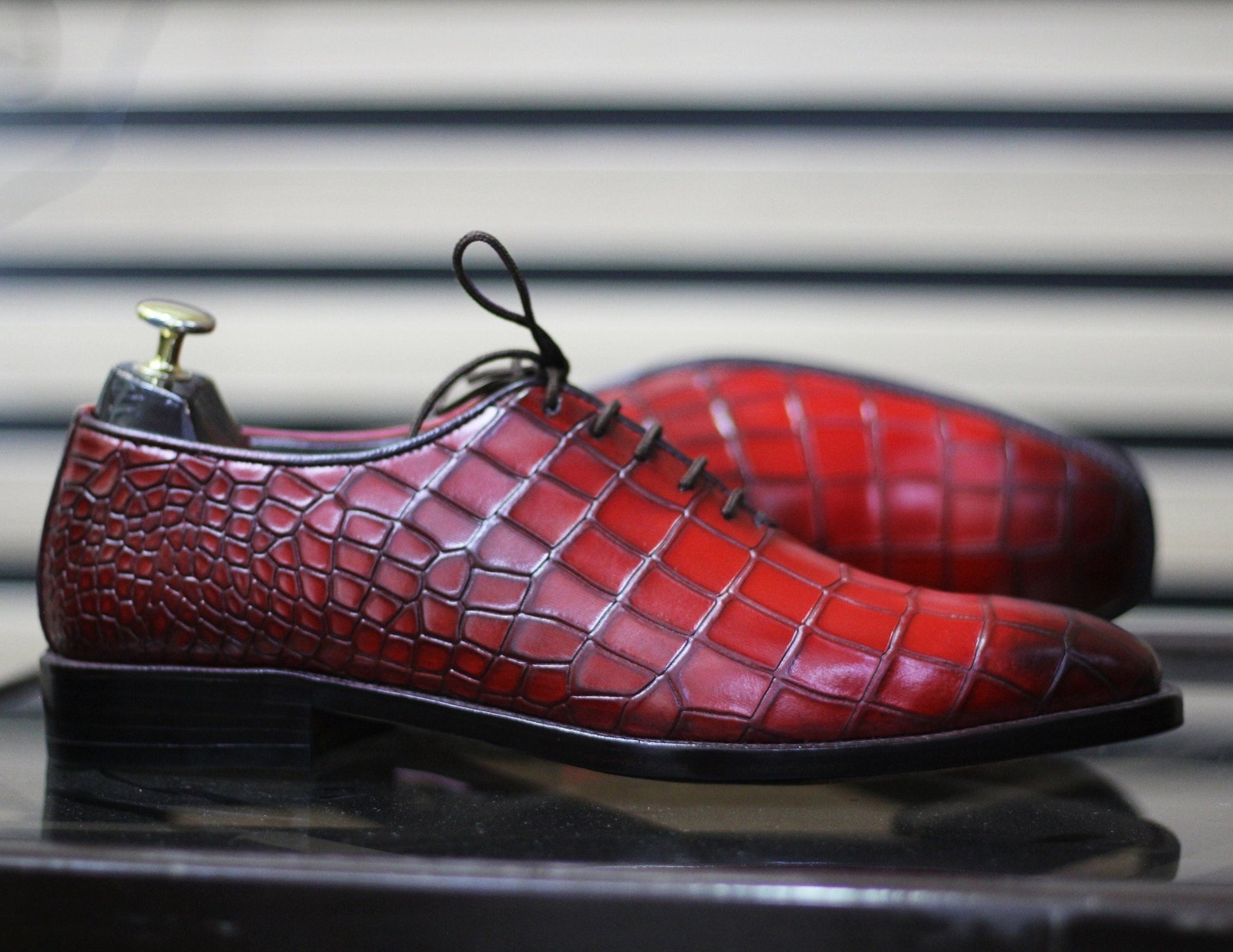 Handmade Men's Alligator Dress Shoes Leather Whole Cut Lace Up Dress Shoes, Alligator Texture Shoes - Posh FootwearShoes