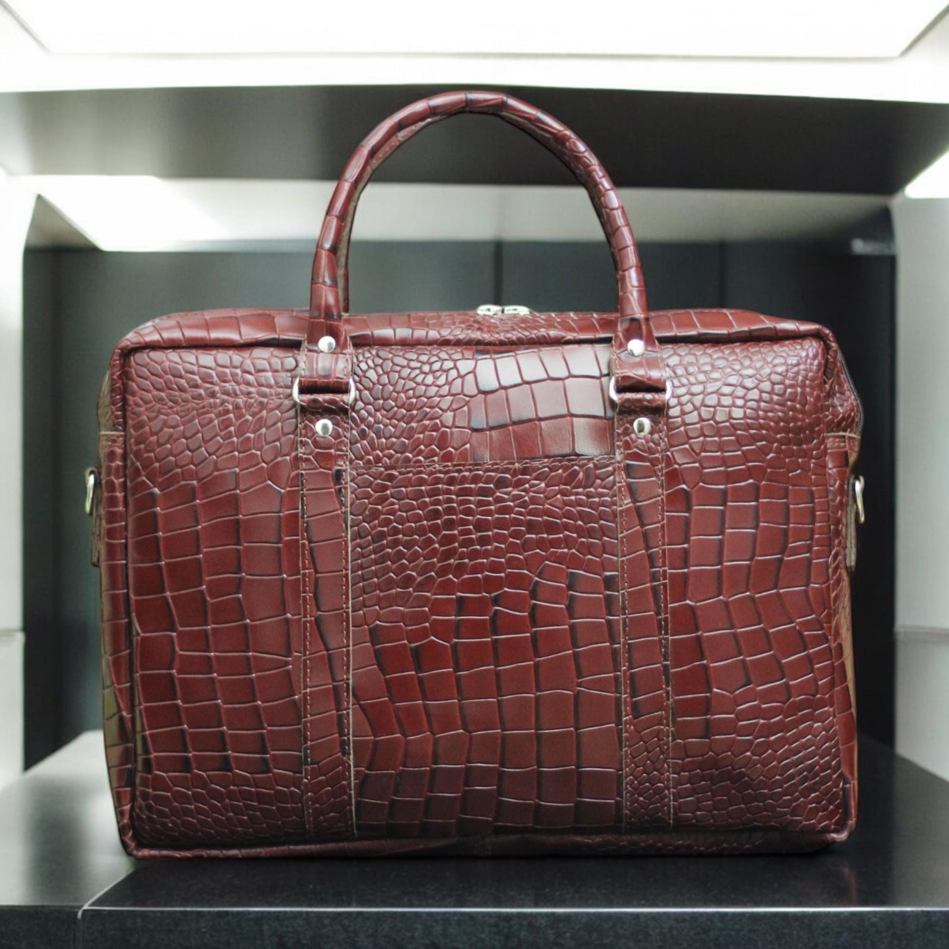 Back View – Rear shot displaying clean stitching and a quick-access back pocket.

