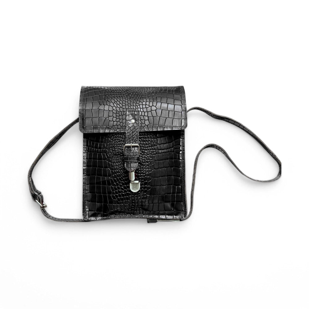 Front View – Front display of the dark Black alligator texture leather bag with zipper


