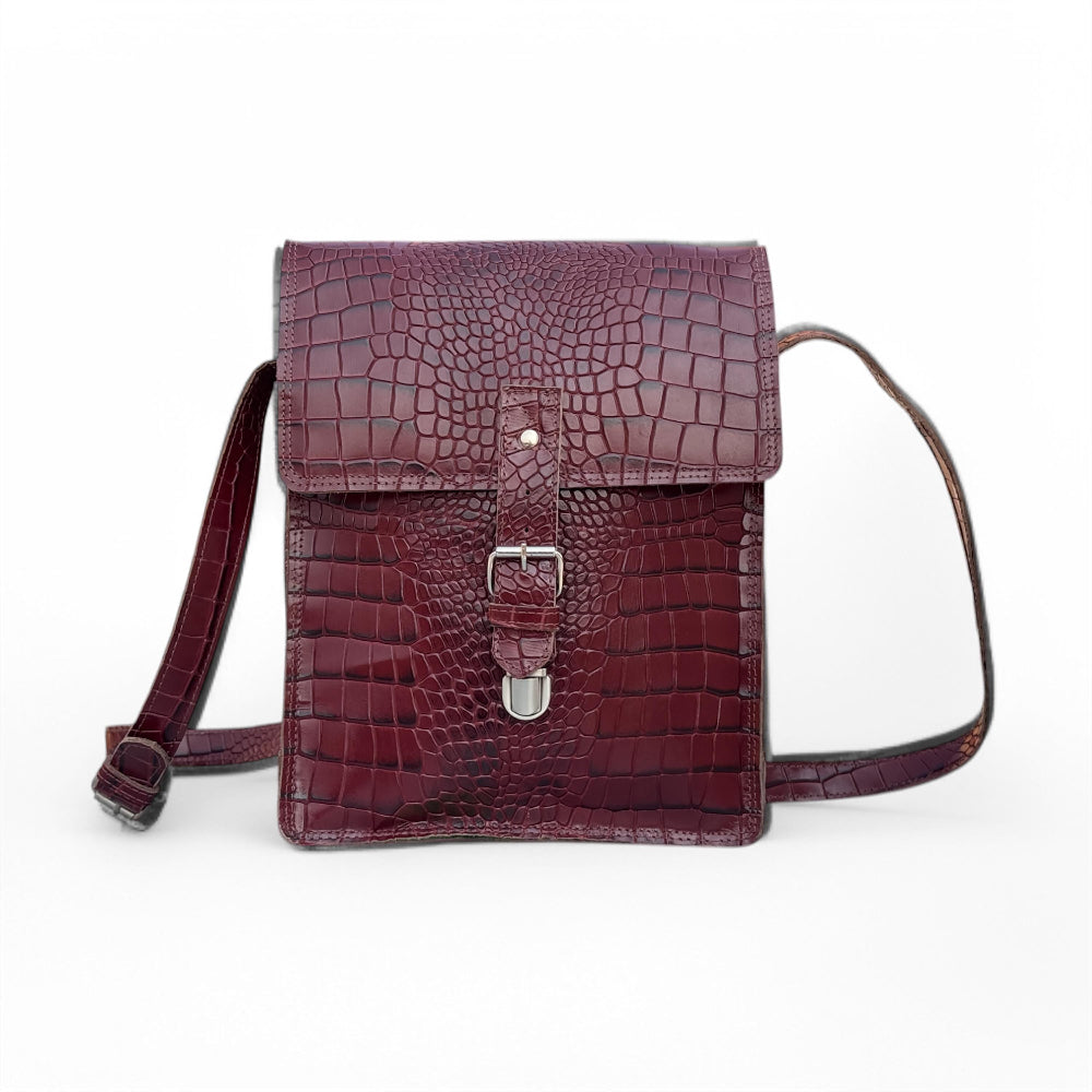 Front View – Front display of the dark brown alligator texture leather bag with zipper

