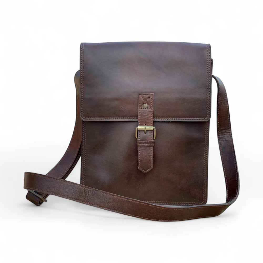 ✔ Full-Grain Vegetable Tanned Leather – Rich beeswax finish ages beautifully


